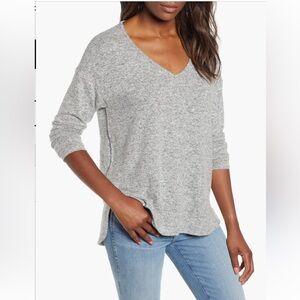 GIBSONLOOK Gibson High Low Cozy V-Neck Top Heather Grey